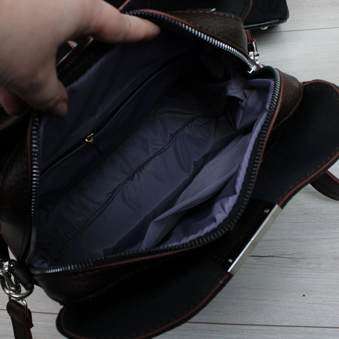 Елегантна жіноча сумка класична шоколадного кольору для подорожей